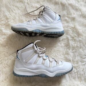 Nike Air Jordan 11 Retro sneakers in the Legend blue colorway